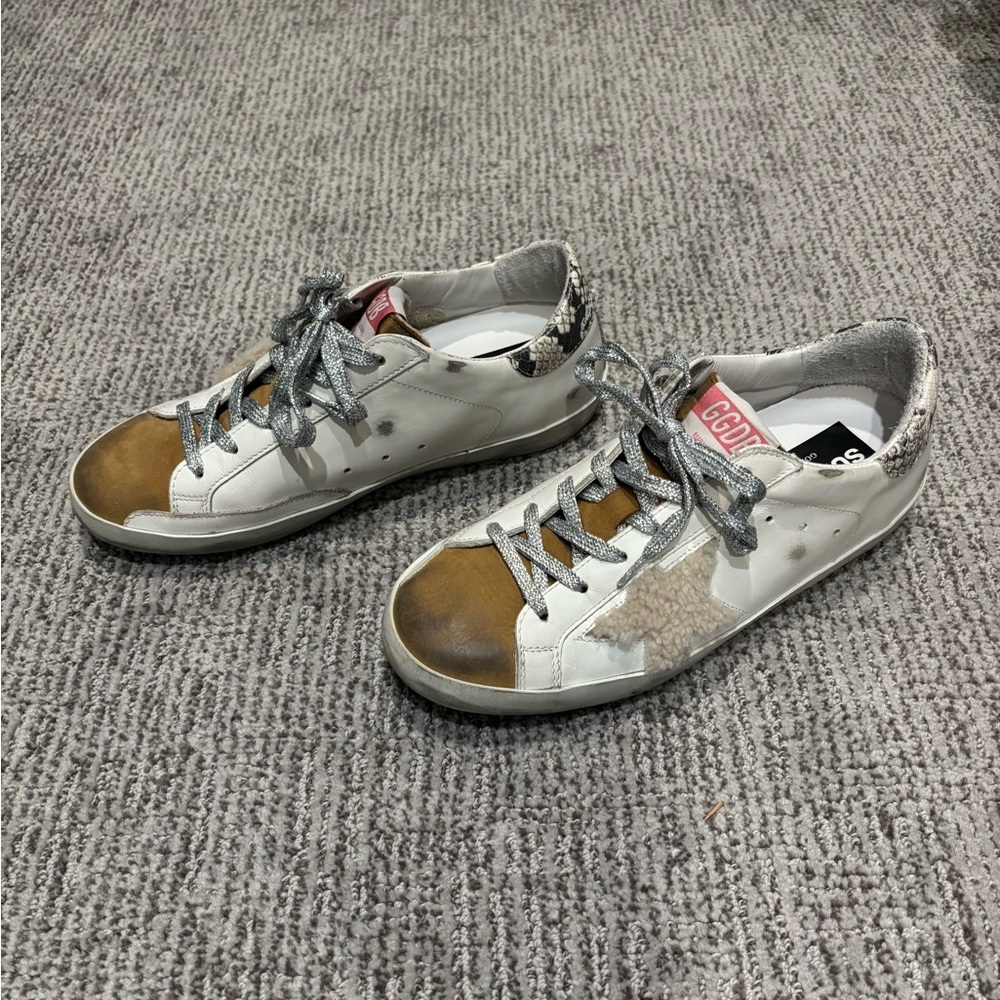 Golden Goose sneaker. 2 insoles (Sherpa and leather insole).